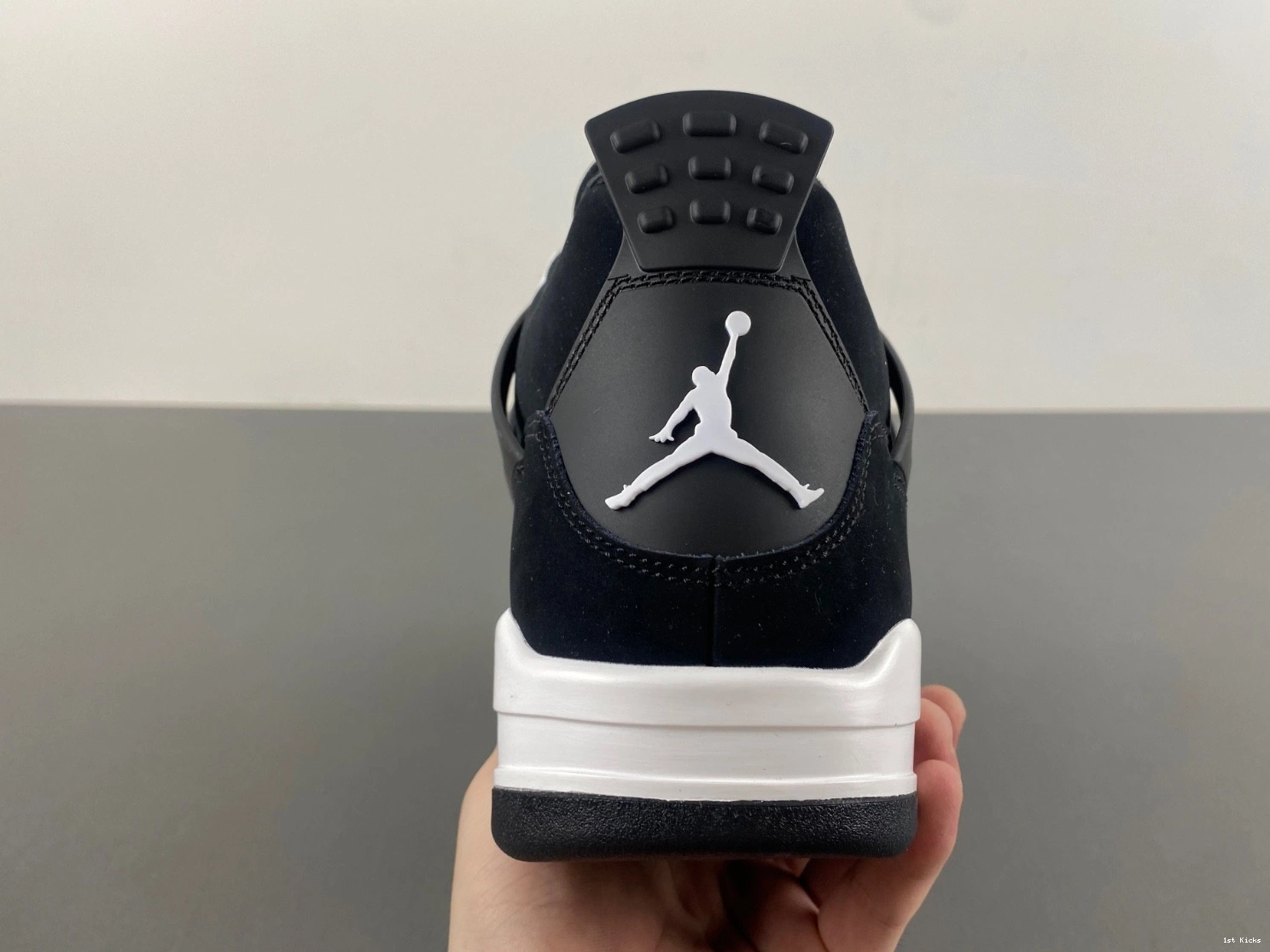 FQ8138-001 RETRO 4 THUNDER 'WHITE AIR JORDAN 0327